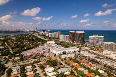 Surfside ve Bal Harbour FL ABD 'nin insansız hava aracı fotoğrafı