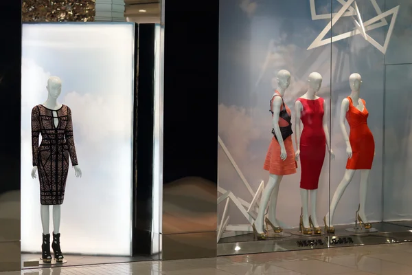 Female mannequins at the mall — Stock Photo, Image