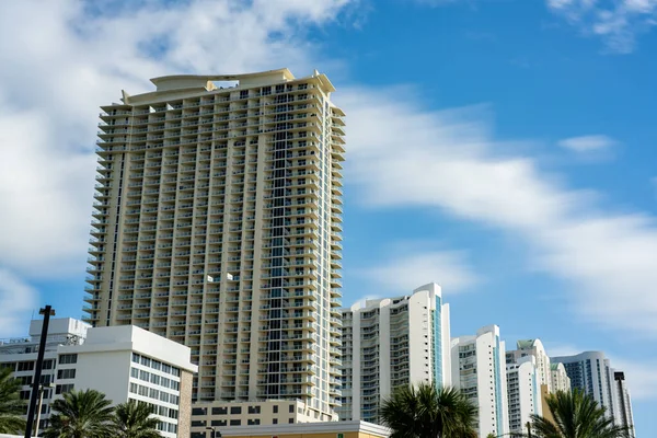 Highrise Bytové Domy Miami Beach Sunny Isles Dlouhé Vystavení Rozmazaným — Stock fotografie