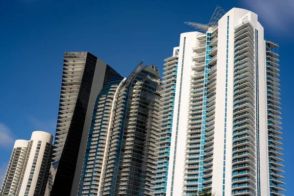 Apartamentos Lujo Modernos Sunny Isles Beach Cielo Azul Estados Unidos —  Fotos de Stock