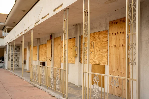 Condemned Apartment Building Hotel Boarded Plywood — Stock Photo, Image