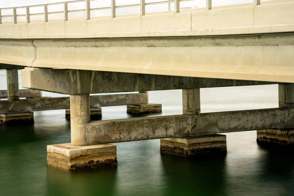 Smooth Water Bridge — Stock Photo, Image