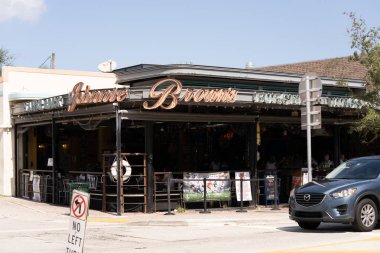 Delray Plajı, FL, ABD - 17 Ekim 2021: Johnnie Browns restoranının fotoğrafı