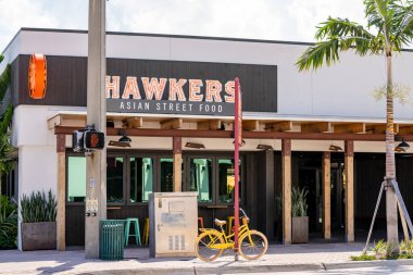 Delray Plajı, FL, ABD - 17 Ekim 2021: The Hawkers Asya Caddesi Yemek Lokantası