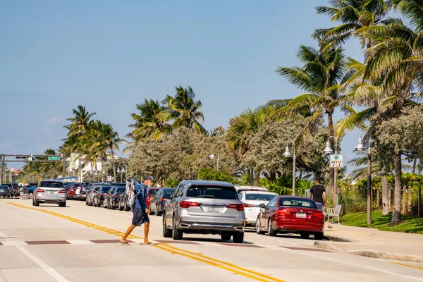 Delray Beach Estados Unidos Octubre 2021 Foto Estacionamiento Calle Palmeras — Foto de Stock