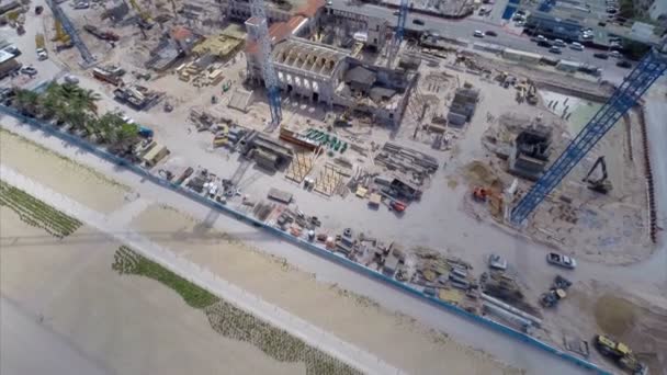 Baukräne am Strand von Miami — Stockvideo