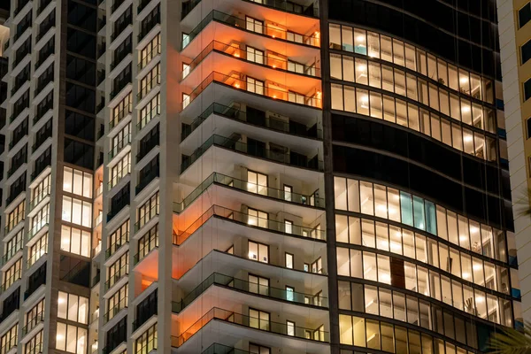 Torre Highrise Construcción Iluminada Por Noche —  Fotos de Stock
