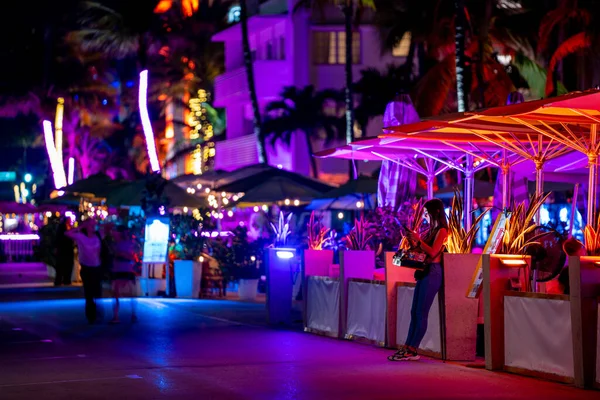 Miami Beach Estados Unidos Octubre 2021 Foto Nocturna Restaurante Con — Foto de Stock