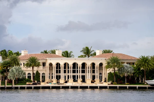 Fort Lauderdale Florida Usa Oktober 2021 Teleaufnahme Luxuriöser Häuser Wasser — Stockfoto
