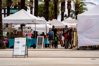 Fort Lauderdale, FL, ABD - 23 Ekim 2021 Las Oceanside Park 'taki Fort Lauderdale çiftçi pazarı