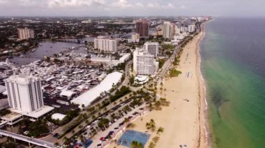 Fort Lauderdale plajı ve tekneleri.