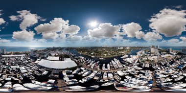 Fort Lauderdale, FL, ABD - 31 Ekim 2021: Aerial 360 küresel eşkenar panorama Fort Lauderdale Uluslararası Boat Show FLIBS 2021