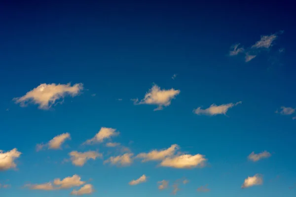 Hermosas Nubes Hinchadas Cielo Azul — Foto de Stock