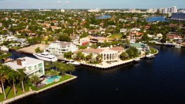 Fort Lauderdale FL ABD 'deki lüks konakların insansız hava aracı görüntüleri.
