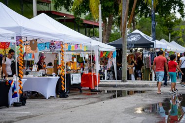 Fort Lauderdale, FL, ABD - 2 Kasım 2021: The Day of the Dead Celebration 'daki olay yeri fotoğrafı Fort Lauderdale Florida sokaklarında dio los Muertos olarak bilinir.