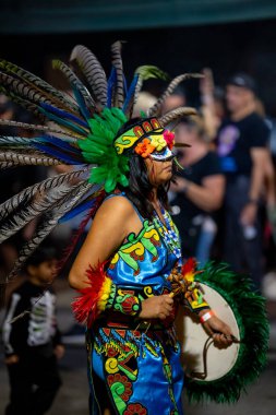 Fort Lauderdale, FL, ABD - 2 Kasım 2021: The Day of the Dead Celebration 'daki olay yeri fotoğrafı Fort Lauderdale Florida sokaklarında dio los Muertos olarak bilinir.