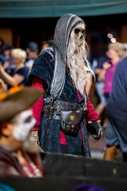 Fort Lauderdale, FL, ABD - 2 Kasım 2021: The Day of the Dead Celebration 'daki olay yeri fotoğrafı Fort Lauderdale Florida sokaklarında dio los Muertos olarak bilinir.
