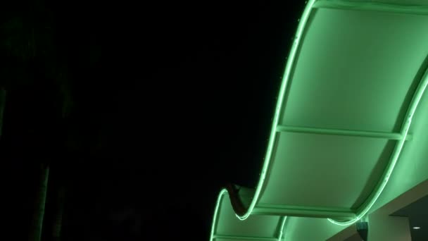 Vågigt Neon Grönt Ljus Motion Video — Stockvideo