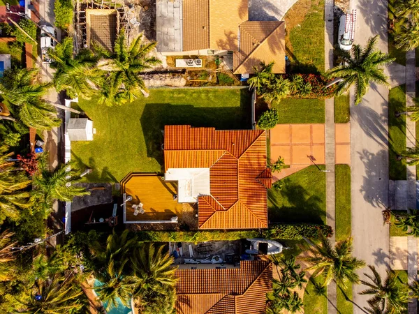 Luftaufnahme Eines Einfamilienhauses Mit Großem Hinterhof — Stockfoto