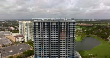 4k yavaş çekim hava görüntüsü SLS Hallandale inşaat alanı