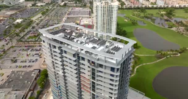Slow Motion Aerial Sls Hallandale Diplomat Tower Rooftop Hvac Inspection — Stock Video