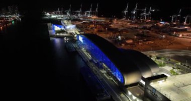 NCL Limanı Miami. 5k gece video Norveçli Gemi Hattı