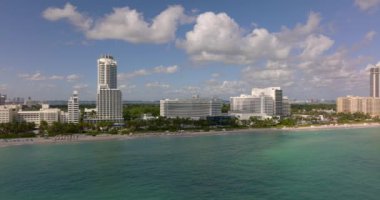 Miami Beach otelleri su seviyesinin yükselme tehlikesiyle karşı karşıya. 5k drone videosu Florida USA