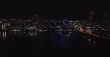 Miami Sahili 'ne 5 gece hava saldırısı.