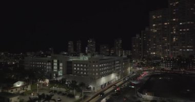 Miami Plaj Dükkanları 5. caddede ve otoparkta.