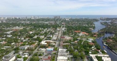 Las Olas Fort Lauderdale Sahili üzerinden 5 km doğuya uçuyor.