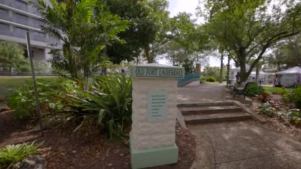 Old Fort Lauderdale Historic Landmark Sign — Stock Video