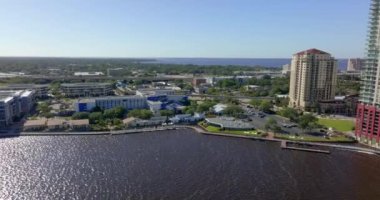 Jacksonville FL 'in merkezindeki Chart House 5k hava görüntüsü.