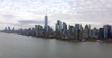 Manhattan New York 'tan 5k hava manzaralı yan uçuş.