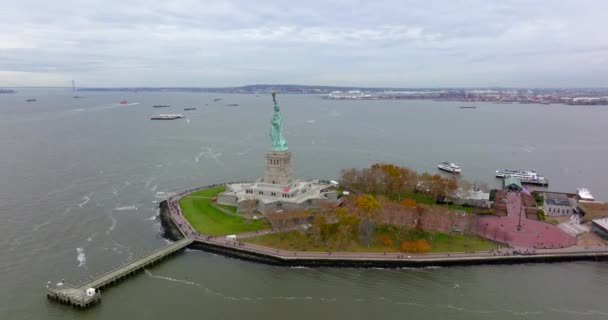 Aerial Orbit Statue Liberty Usa Footage — Stock Video