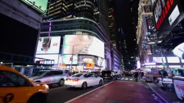 Broadway Times Meydanı New York gece hareketi videosu
