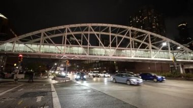 New York 'ta Batı Caddesi' nde gece sahnesi