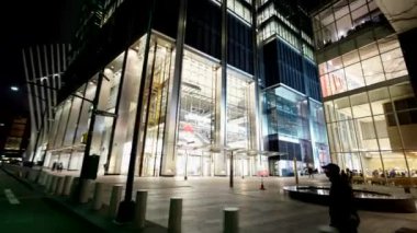 3 ve 4. Dünya Ticaret Merkezi Kuleleri New York. 4k gece hareketi videosu