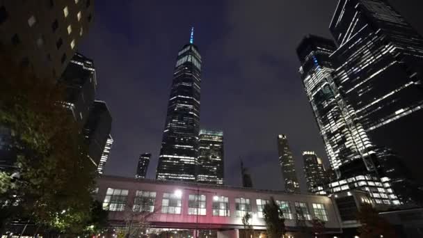 Ουρανοξύστες Του Μανχάταν Νύχτα Gimbal Βίντεο Σταθεροποιημένης Κίνησης — Αρχείο Βίντεο
