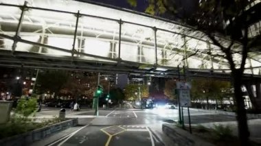 Gece 4 'te New York' ta gece bisikleti sürüşü.