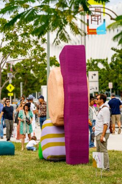 Miami Beach, FL, ABD - 4 Aralık 2021 Miami Beach Sanat Basel Sahnesi