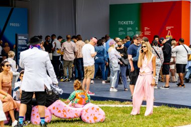 Miami Beach, FL, ABD - 4 Aralık 2021 Miami Beach Sanat Basel Sahnesi