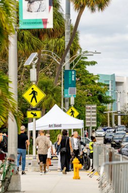 Miami Beach, FL, ABD - 4 Aralık 2021 Miami Beach Sanat Basel Sahnesi