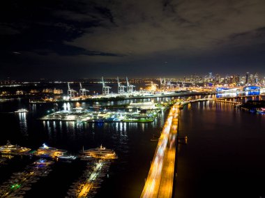 Sunny Isles Sahili İskelesi Hava Fotoğrafı