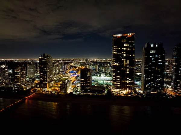 サニーアイルズビーチ桟橋の夜の空撮写真 — ストック写真