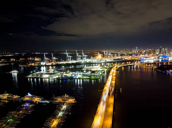 Sunny Isles Sahili İskelesi Hava Fotoğrafı
