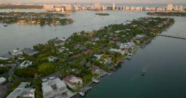 Florida 'daki Miami Beach adalarında 5k havadan lüks video evleri