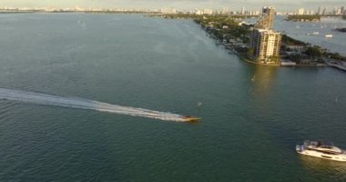 Hava görüntülerine göre sürat teknesi 5 km sonra asma köprü atışına yaklaşıyor.