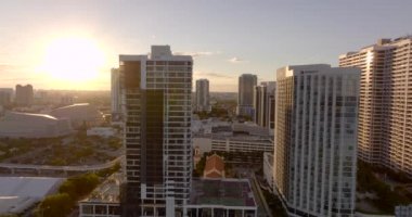  Miami gün batımı. 5k hava aracı videosu.