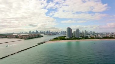 Hükümet Miami 'yi kesti. 4k 60fps hava aracı videosu