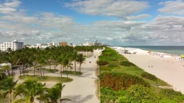 Havadan yükselen görüntülere göre Miami Sahili Sanat Basel Çadırları 4K 60fps